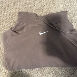 Nike Phoenix Fleece in Brown